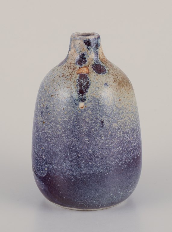 Royal Copenhagen. Unika keramikvase. Prøveglasur i lilla nuancer.