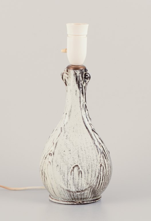 Svend Hammershøi for Kähler, Danmark. Keramiklampe med gråsort dobbeltglasur.