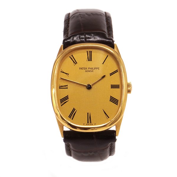Patek Philippe Ellipse ur i 18kt guld ref. nr. 3546. Fuldt sæt med danske papirer. Solgt 21.11.1972. Kasse: 32x27mm. Leveres med box, certifikat og original købskvittering