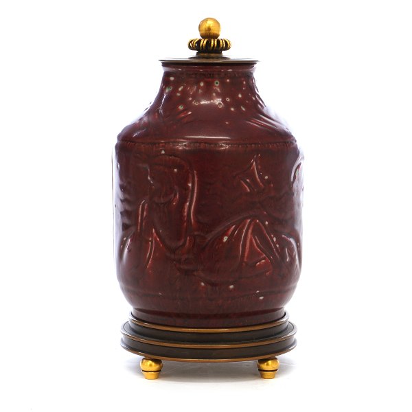 Jais Nielsen, 1885-1961, for Royal Copenhagen: A lidded jar, Signed. #2370. H: 20cm