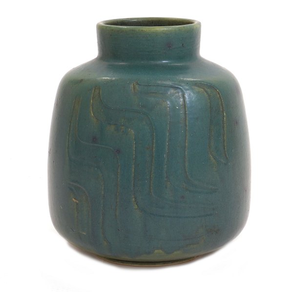 Særdeles stor Saxbo vase i stentøj med grønblå glasur udført og signeret af Eva Stæhr Nielsen, Saxbo. H: 40cm. B: 32cm