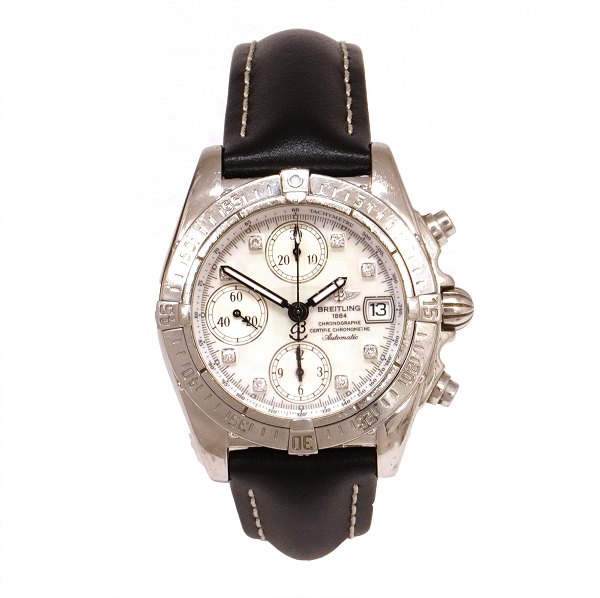 Breitling Cockpit Lady ref. A13358 med perlemorskive og timemarkører i form af diamanter. Leveres med certifikat og box. Hvelplund sæt fra 2006. D: 39mm