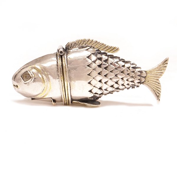 Silver vinaigrette in the shape of a fish by Johan Haberkiel, Aabenraa, 1756-70. L: 8,8cm