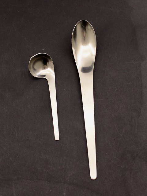 A Michelsen stål bestik design Arne Jacobsen sæt på                  2 serverings dele