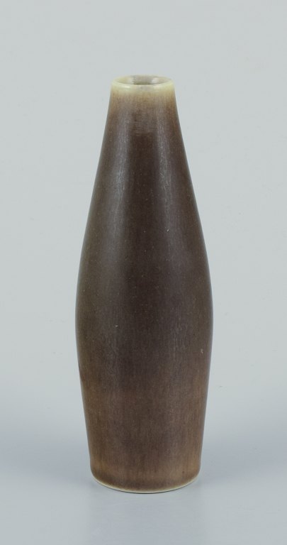Per Linnemann-Schmidt  for Palshus, Danmark. Slank keramikvase med harepelsglasur.