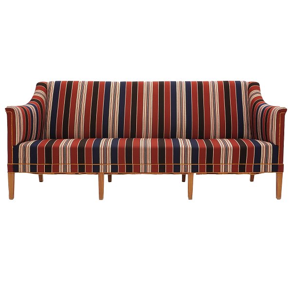 Kaare Klint sofa. Kaare Klint 3personers sofa med mahogniben. Betrukket med stribet Savakuld model 6092. Udført hos Rud. Rasmussen. Design fra 1940. L: 200cm