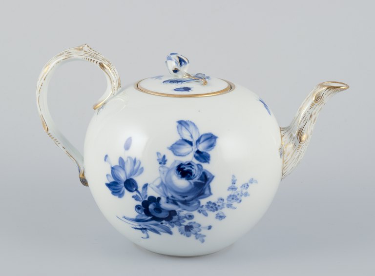 Meissen, Tyskland.Tekande i porcelæn. Håndmalet med motiv af blomster.