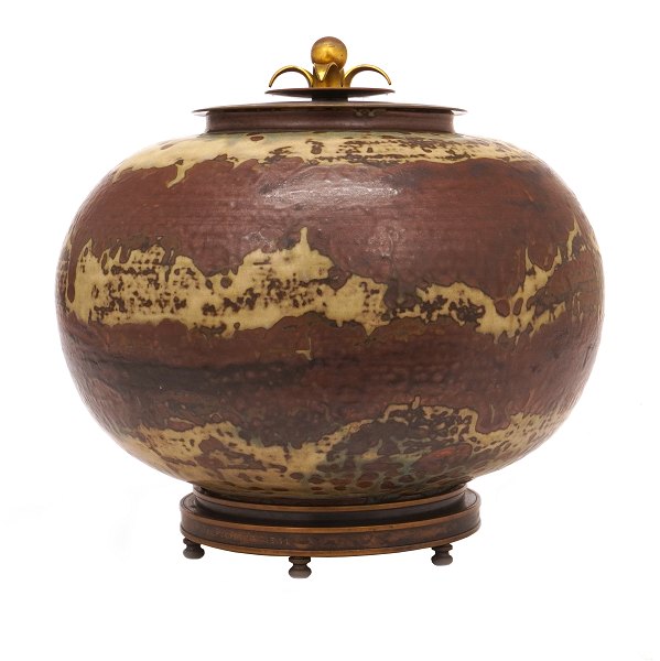 Large sung glazed stoneware lidded vase by Carl Halier for Royal Copenhagen circa 1941. Signed. H: 27cm. D: 29cm