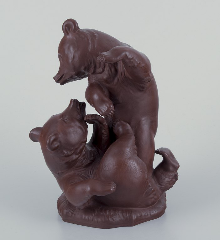 Alexander Struck for Meissen Böttger steinzeug.Figur i stentøj af legende brunbjørne.
