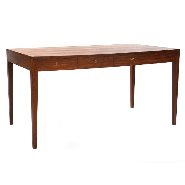 Severin Hansen skrivebord. Palisander fineret skrivebord med fire skuffer. Formgivet af Severin Hansen og produceret af Haslev Møbelsnedkeri. Nøgle medfølger. Pæn stand. H: 74cm. Plade: 75x143cm