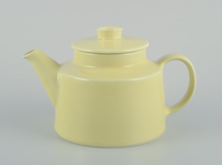 Arabia, Finland.Retro teapot in yellow stoneware.