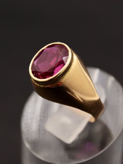 18 karat guldring med ametyst