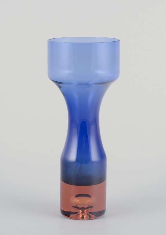Bo Borgström for Åseda, svensk glaskunstner.Kunstglas i blå og orange.