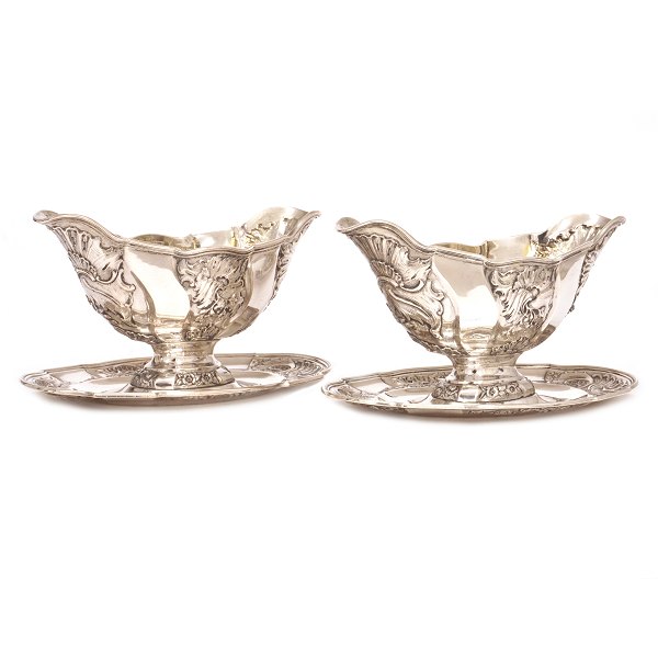 Pair silver sauce boats by A. Michelsen, Copenhagen, dated 1898 & 1901. H: 13cm. L: 22cm. W: 1.244gr