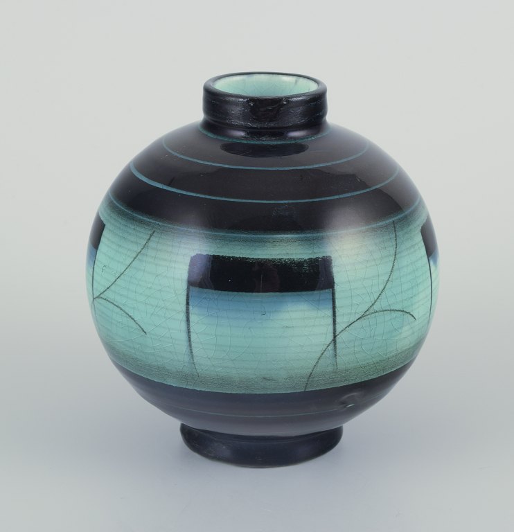 Ilse Claesson for Rörstrand.Vase i glaseret fajance.