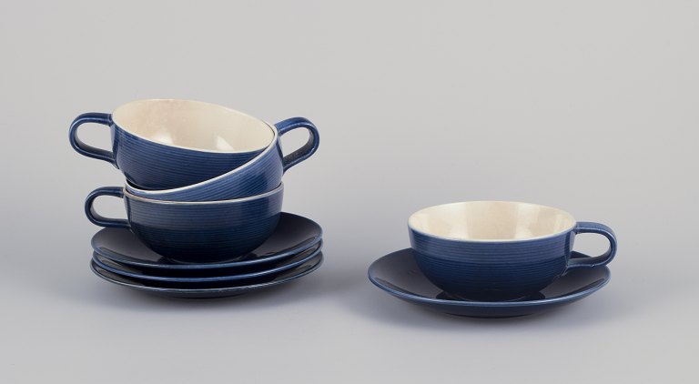 Gertrud Lönegren for Rörstrand, Sweden.Set of four "Blå Blanche" teacups and saucers in faience.