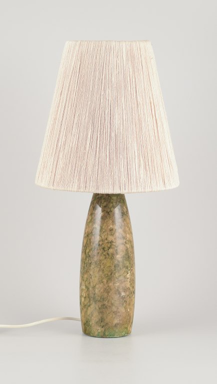 Italiensk lampeproducent.Høj og slank bordlampe af alabast.