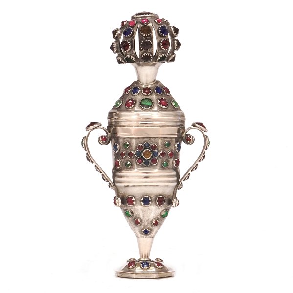 Hovedvandsæg af sølv såkaldt "100 stens æg" med 145 glasflusser af Reimar Dietrich Dethlefsen, Sønderborg. H: 15,6cm