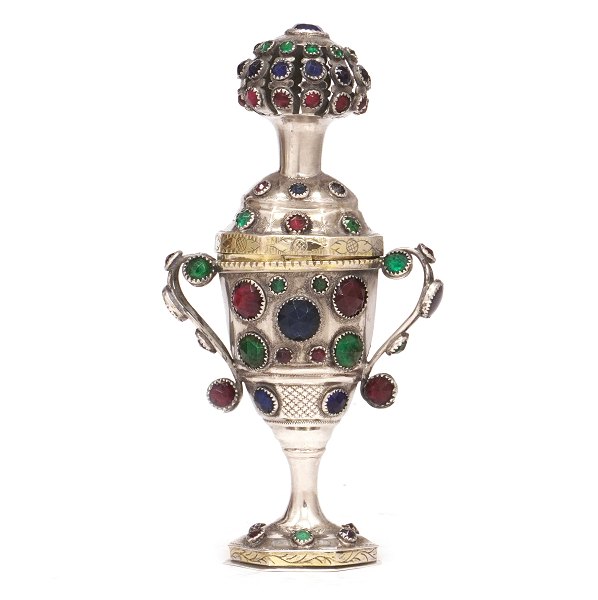Hovedvandsæg i sølv med 89 flusser af Jens Jensen, Sønderborg, ca. år 1855. H: 13,7cm