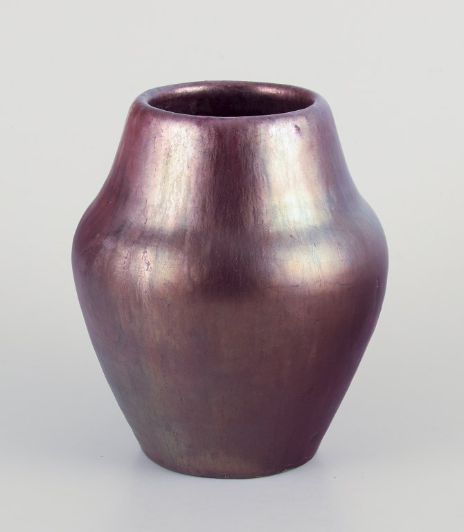 Søren Kongstrand, Danish ceramicist.Unique vase in shiny lustre glaze.