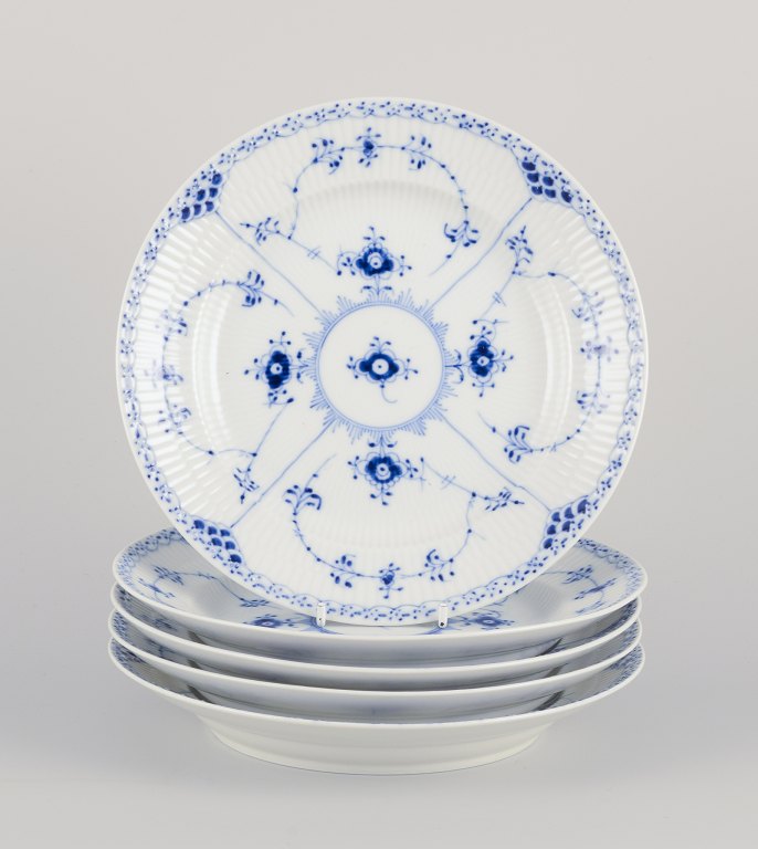 Royal Copenhagen, Musselmalet Halvblonde, et sæt på fem frokosttallerkner.