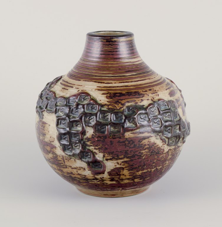 Jørgen Mogensen (1927–2004) for Royal Copenhagen.Stor rund keramikvase.