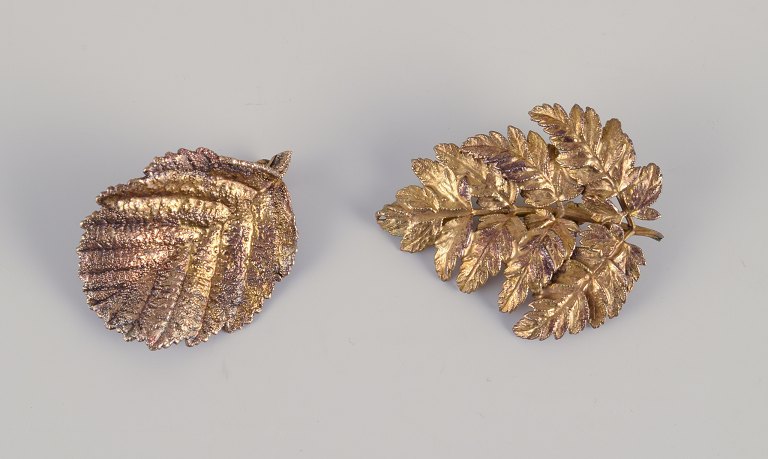 Flora Danica Jewellery, produced by Eggert. Two leaf-shaped brooches gilded in sterling silver.