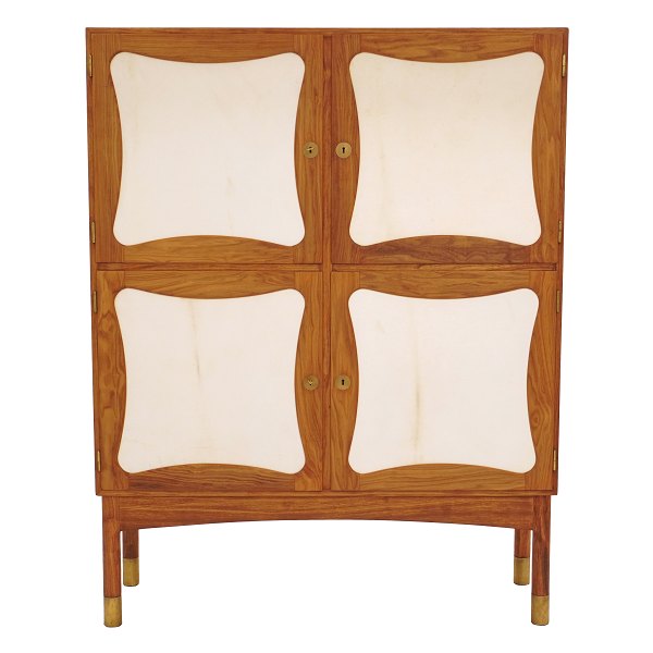 Walnussfurnierter Schrank von Jens Ingvard, Jensen, Odense um 1948. H: 156cm. B: 120cm. T: 42cm
