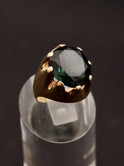 14 karat guldring med grøn turmalin