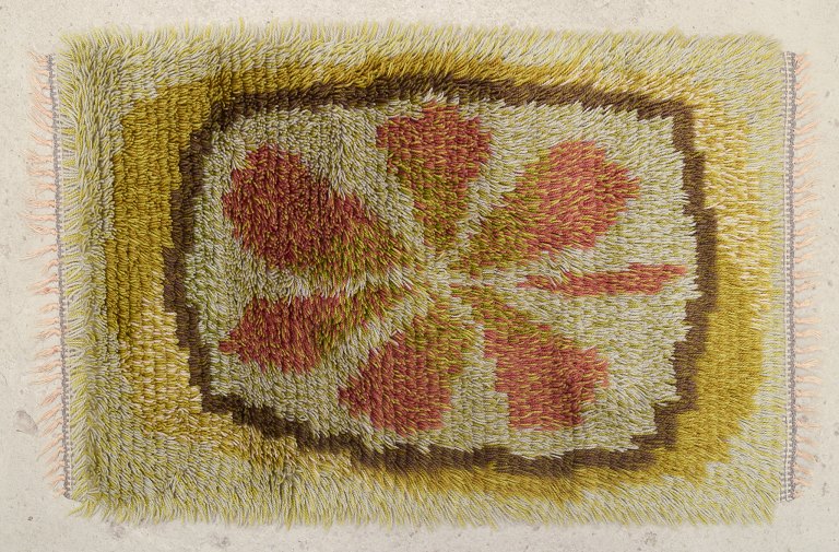Scandinavian textile designer.Cotton rya rug.Moviv of leaf in autumn colors.
