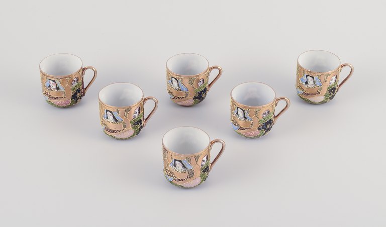 Satsuma, Japan. Seks små tekopper. Hånddekoreret porcelæn med klassiske scenerier.