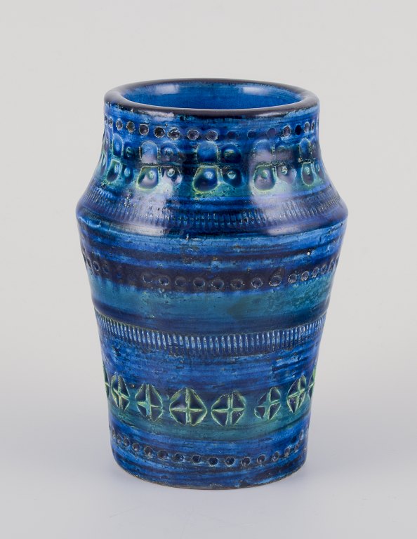 Aldo Londi for Bitossi. Vase i Rimini-blå glaseret keramik med geometriske mønstre.