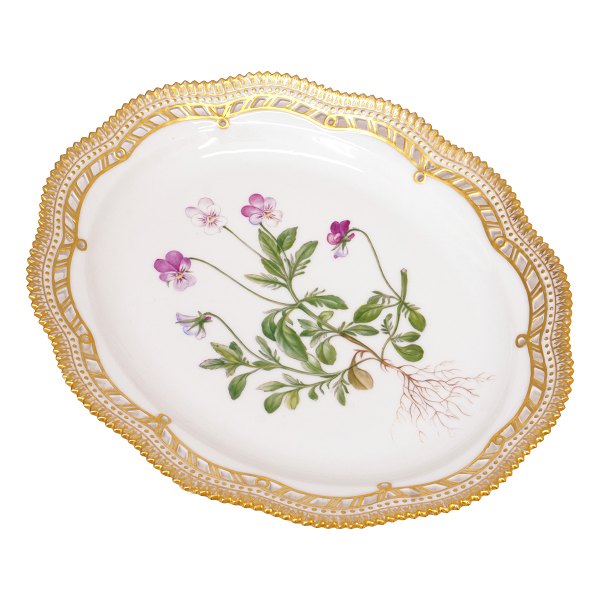 Flora Danica ovalt serveringsfad med gennembrudt fane. "Viola tricolor". Royal Copenhagen år 1950. Mål: 27x22cm