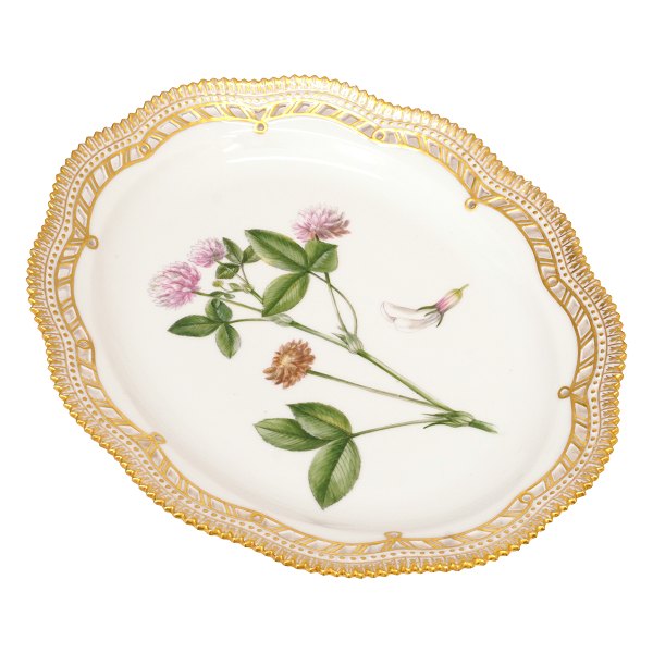 Flora Danica ovalt serveringsfad med gennembrudt fane. "Trifolium hybridum". Royal Copenhagen år 1950. Mål: 27x22cm