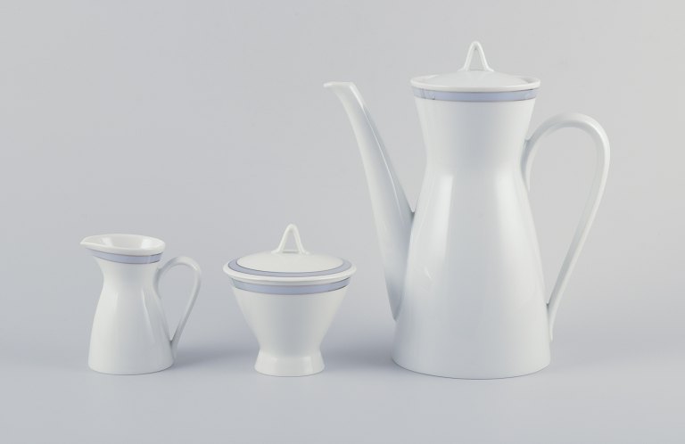 Raymond Loewy for Rosenthal, Tyskland. Kaffesæt af porcelæn bestående af kaffekande, sukkerskål og flødekande.