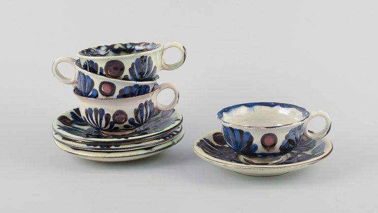 Nils Joakim Kähler for Kähler. A set of four "Marguerit" teacups and saucers made of glazed stoneware.