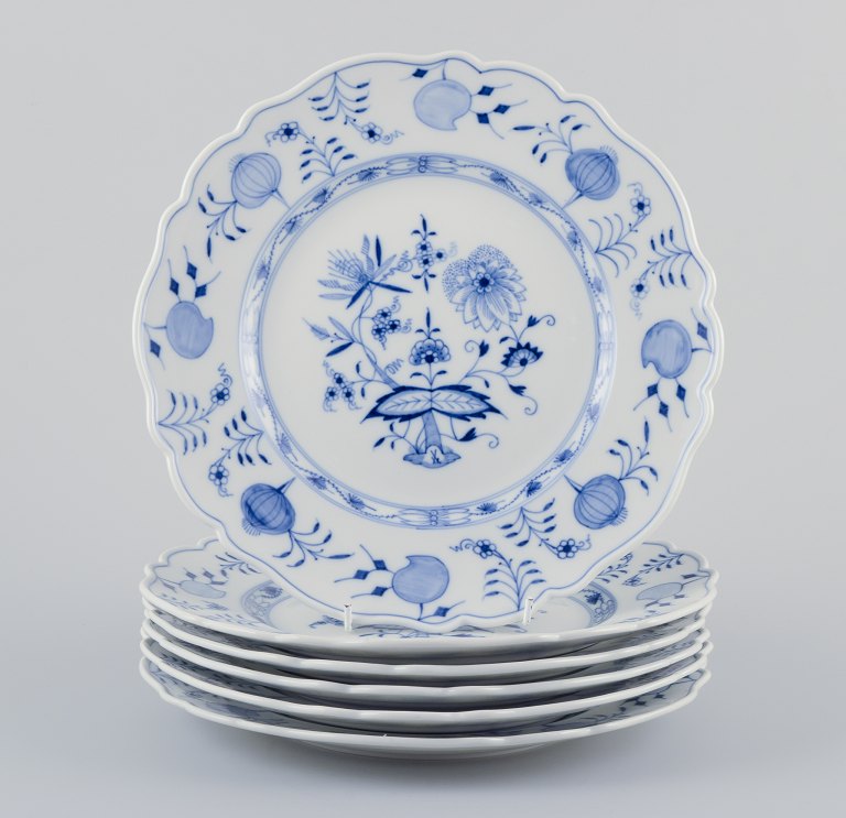 Meissen, Germany.A set of six large Blue Onion porcelain dinner plates/cover plates.