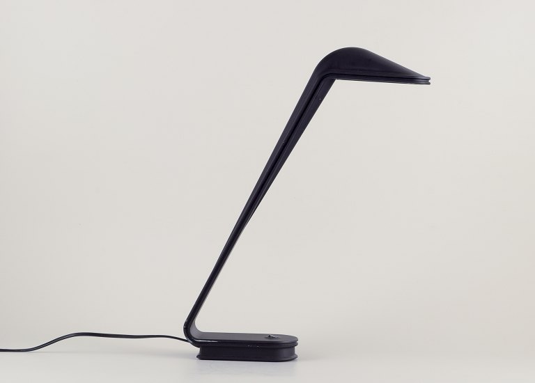 Alfred Homann for Louis Poulsen.”Rappe Louis” bordlampe i anodiseret aluminium.