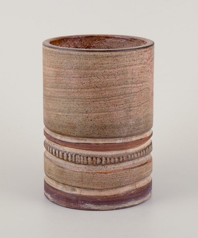 Irma Yourstone, svensk keramiker. Eget værksted.Vase af stentøj.