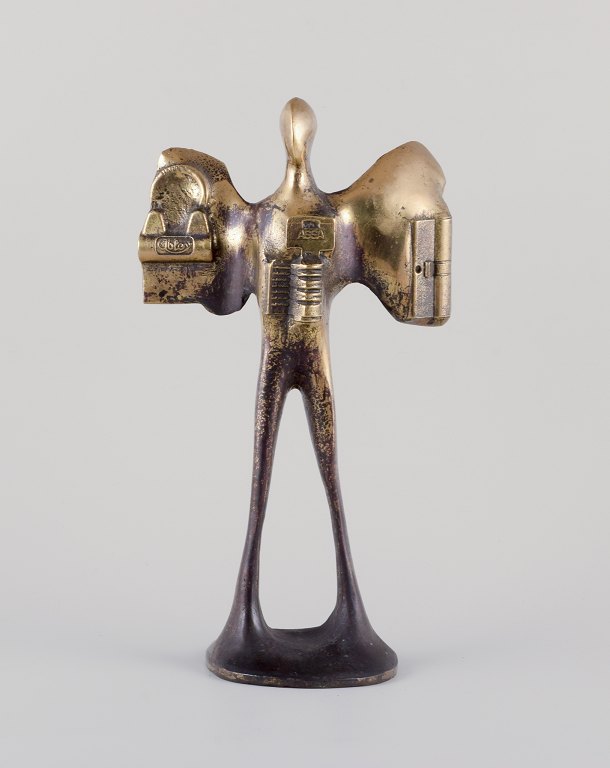 Stor bronzeskulptur. Forestillende mand med vinger.Unika skulptur i massiv og tung kvalitet.