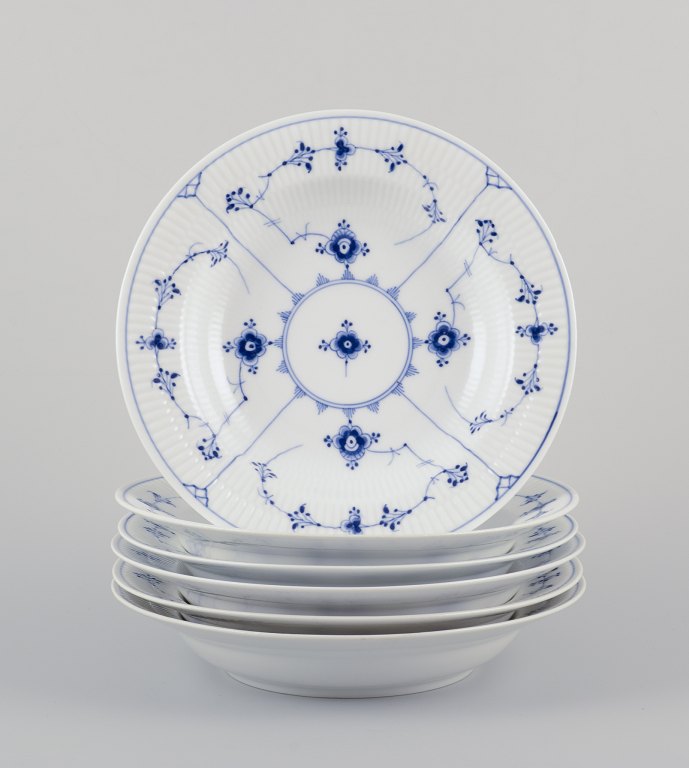 Royal Copenhagen Musselmalet Riflet.Et sæt på seks dybe tallerkener.