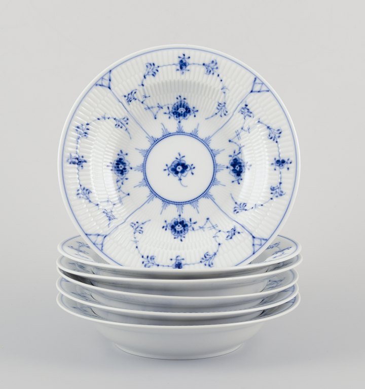 Royal Copenhagen Musselmalet Riflet.Et sæt på seks dybe tallerkener.