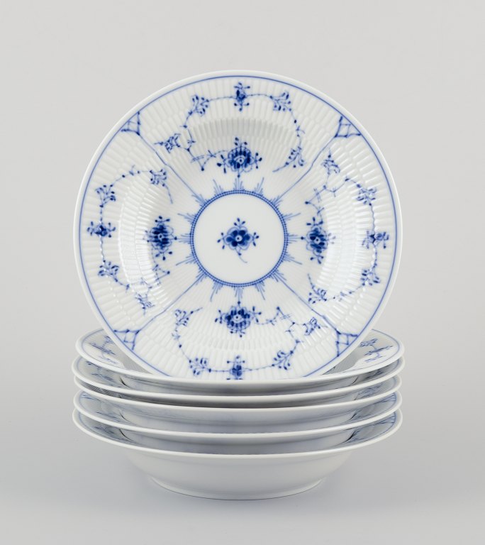Royal Copenhagen Musselmalet Riflet.Et sæt på seks dybe tallerkener.