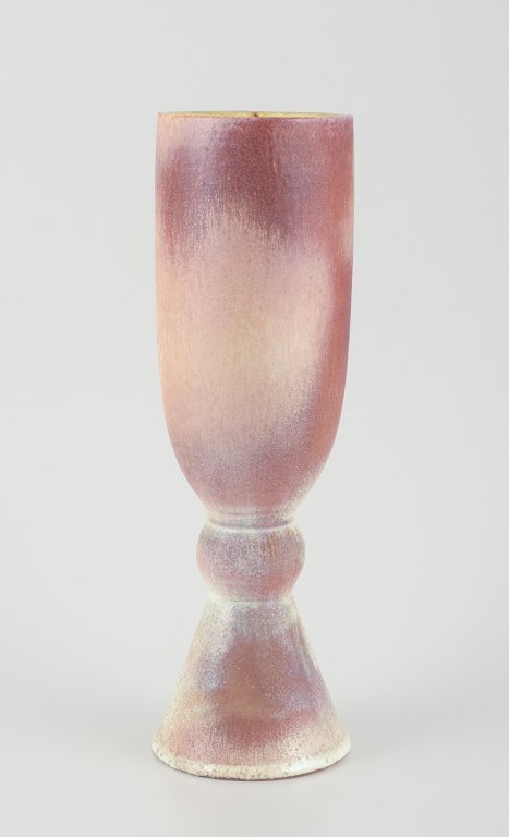 Suzanne Ramié for Madoura, Frankrig. Vase af keramik.Krystalglasur i sandtoner.