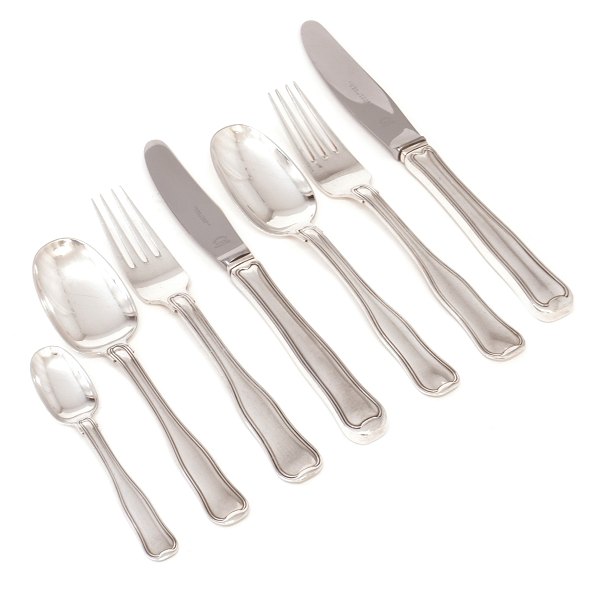Georg Jensen Dobbeltriflet sølvbestik til 10 personer i alt 70 dele. Design af Harald Nielsen 1947