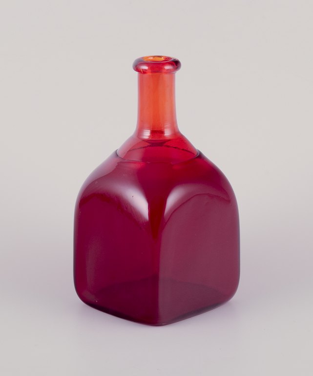 Nanny Still for Riihimäen Lasi, Finland.Art glass flask.