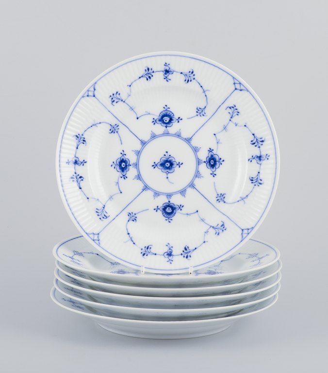 Royal Copenhagen Musselmalet Riflet.Et sæt på seks frokosttallerkener i porcelæn