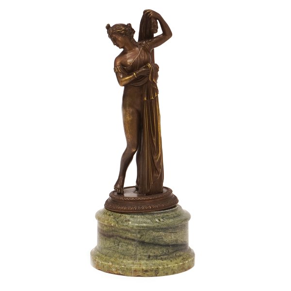 Grand Tour mid 19-century Venus bronzesculpture signed "Sommer Napoli" circa 1850. H: 30cm