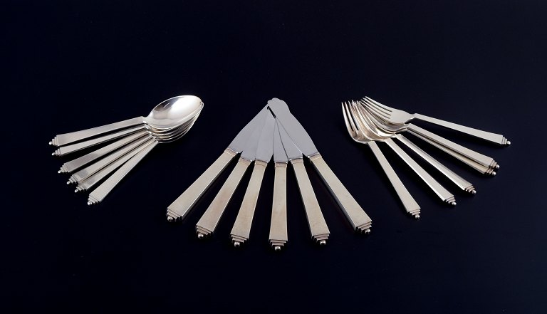 Georg Jensen Pyramide.Complete six-person dinner service in sterling silver.