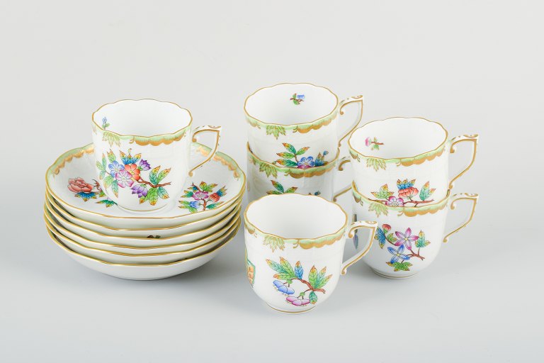 Herend, Ungarn. Et seks-personers Queen Victoria kaffeservice i porcelæn.